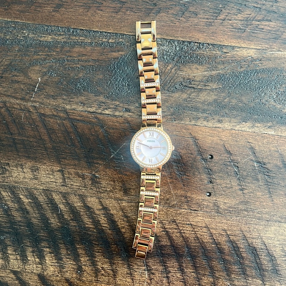 Rose gold fossil watch women’s